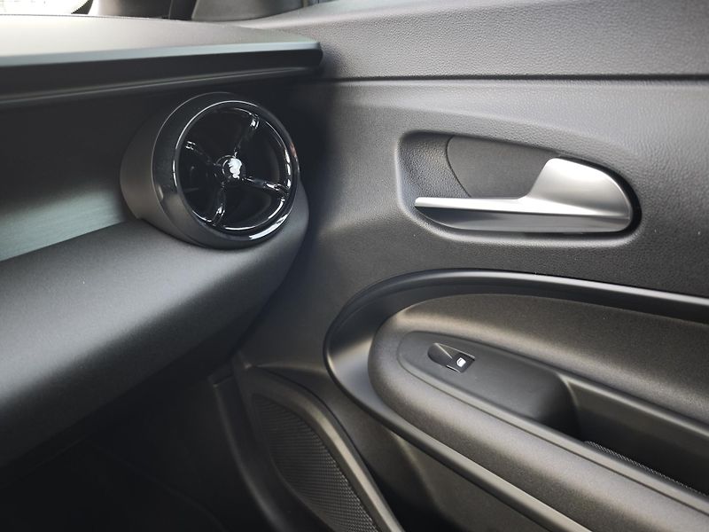 Alfa Romeo Junior (2026)  Elettrica Speciale 156PS 54kW - fotka 33 z 43