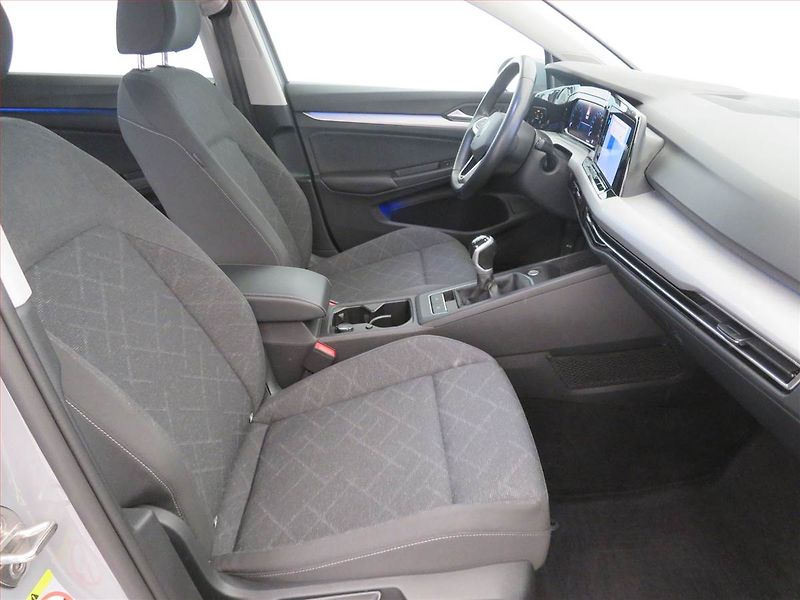 Volkswagen Golf (2023) 2.0 TDI, Navi, Tempomat - fotka 9 z 16