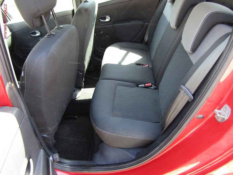 Renault Clio (2009) 1.5 dCi, ČR, AC, el. výbava - fotka 10 z 18