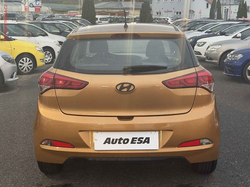 Hyundai i20 (2016) 1.2i, 1.maj,ČR, Family+ Club - fotka 5 z 15