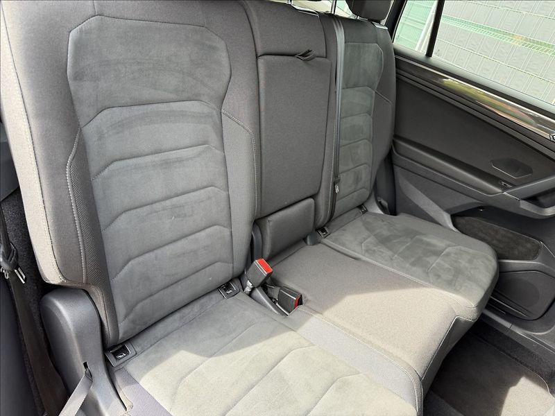 Volkswagen Tiguan Allspace 2.0 TSI 4Motion/Virtual/7míst - fotka 28 z 30