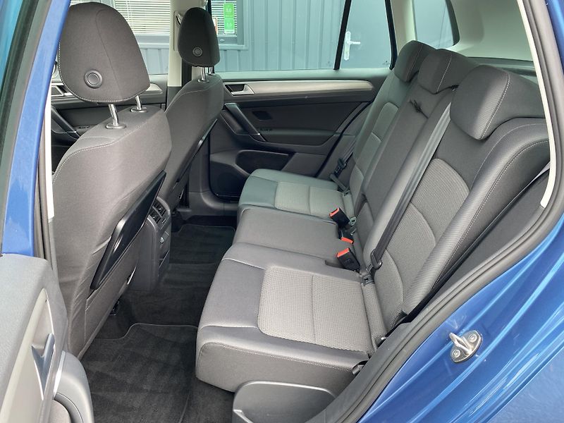 Volkswagen Golf Sportsvan 1.4 TSI 92kW- ALU - PDC -TAŽNÉ - fotka 32 z 46
