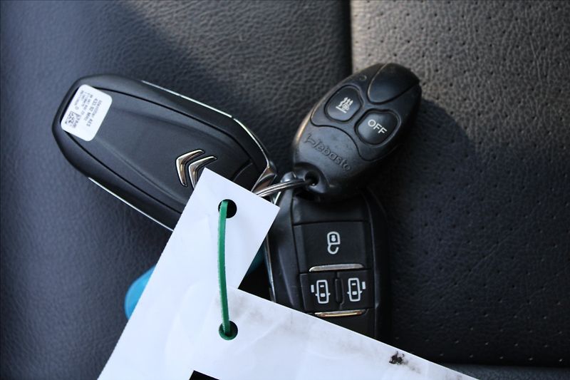 Citroën SpaceTourer 2,0 HDi  SHINE,AT,DPH,8MÍST - fotka 41 z 41