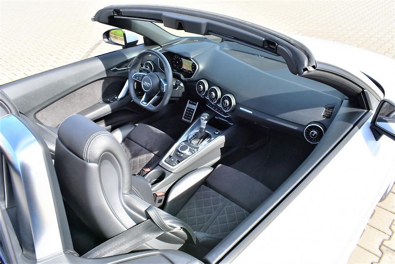Audi TT 1.8TFSI S-Line Cabrio,B&O - fotka 13 z 50