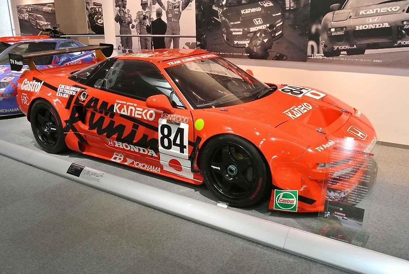 Drift je specifické odvětví automobilového sportu, při kterém se využívá řízený přetáčivý smyk.