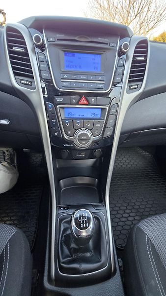 Hyundai i30 1.6GDI STYLE  99KW - fotka 29 z 44