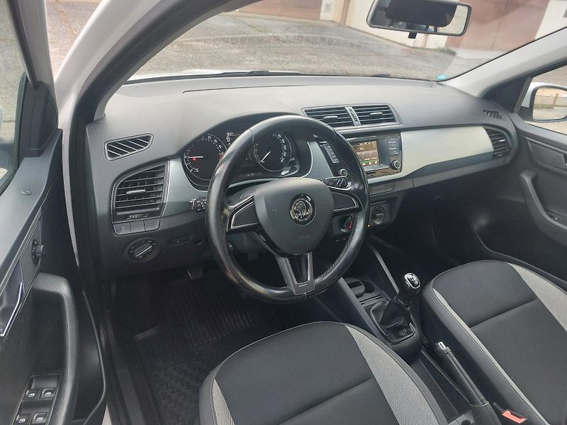 Škoda Fabia (2018) 1,4 TDi 66kw Ambition ČR 1.maj - fotka 11 z 19