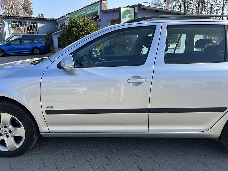 Škoda Octavia 1,9TDi DSG combi Team Edition - fotka 12 z 50