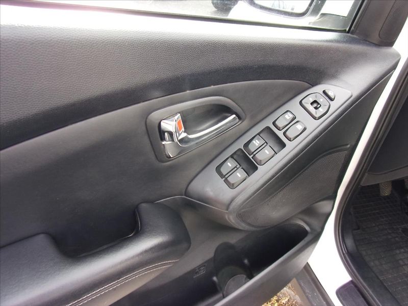 Hyundai ix35 2,0 CRDi Trikolor 4x4 100kW - fotka 15 z 26