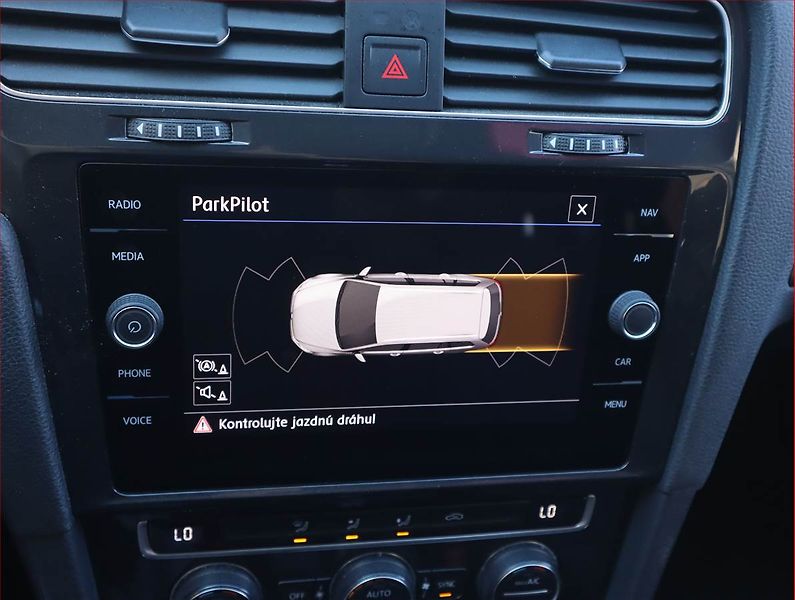 Volkswagen Golf (2018) 1.6 TDI, Automat, Serv.kniha - fotka 21 z 21