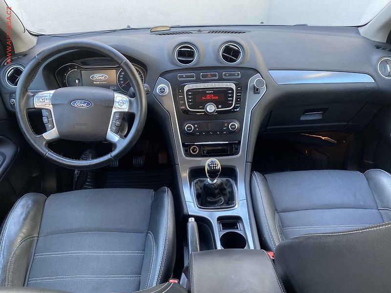 Ford Mondeo (2011) 2.0 TDCI, AC, temp - fotka 8 z 15