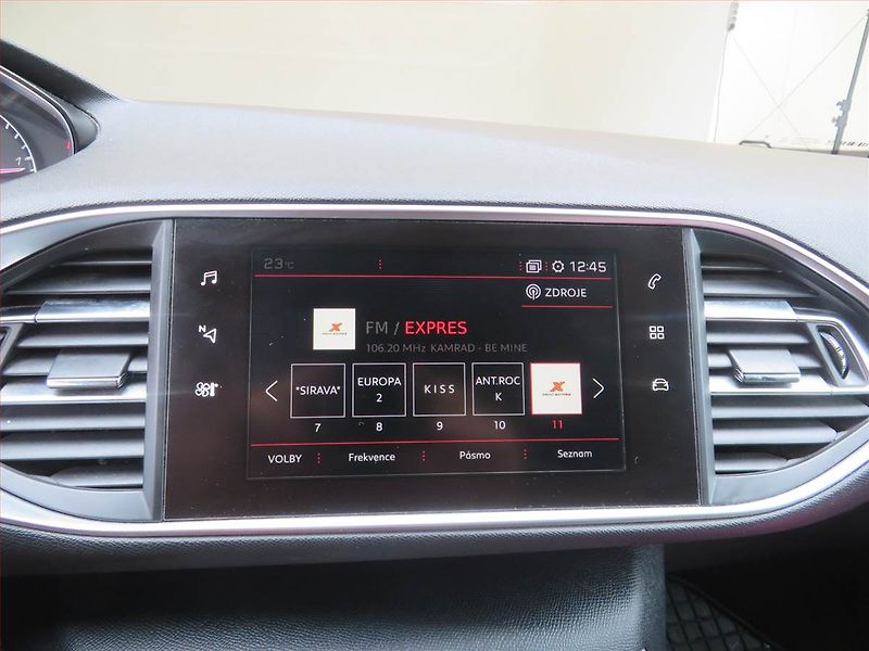 Peugeot 308 (2017) GT Line 1.6 BlueHDi, Automat - fotka 12 z 18