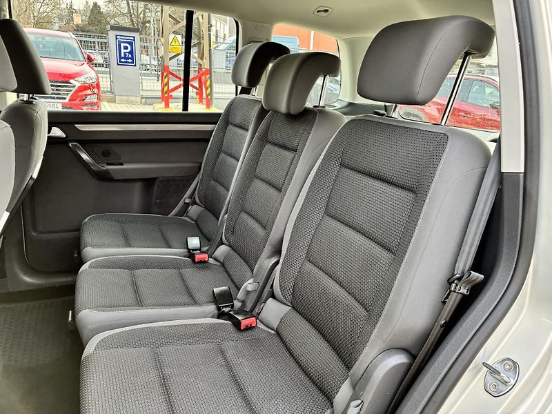 Volkswagen Touran 2.0TDi 103kW DSG NEZÁVISLÉ TOP - fotka 13 z 29
