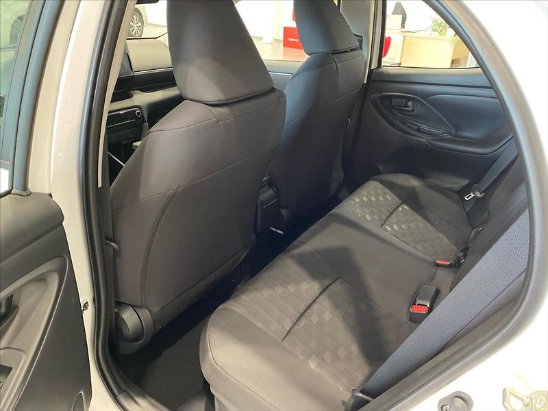 Toyota Yaris (2024) 1,5 hybrid 116 k  Comfort - fotka 11 z 12