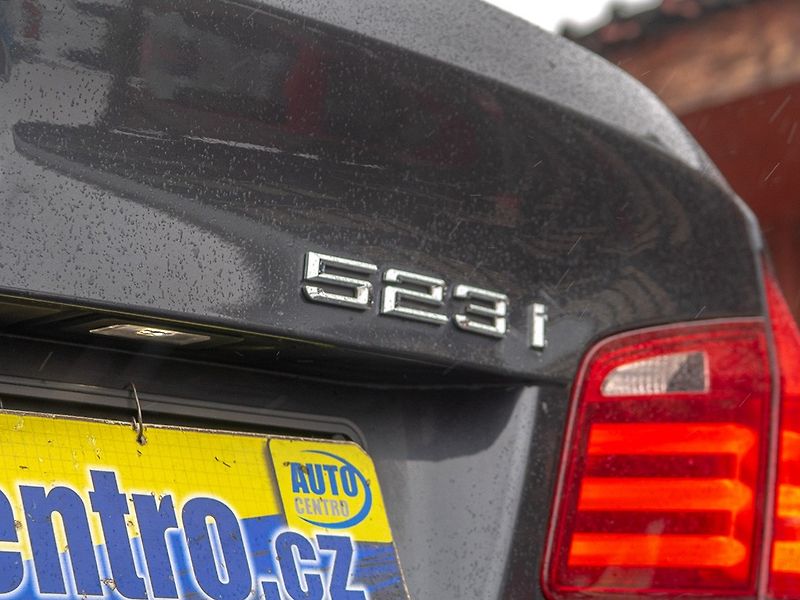 BMW Řada 5 (2010) 3.0i mat – NAVI - fotka 10 z 49