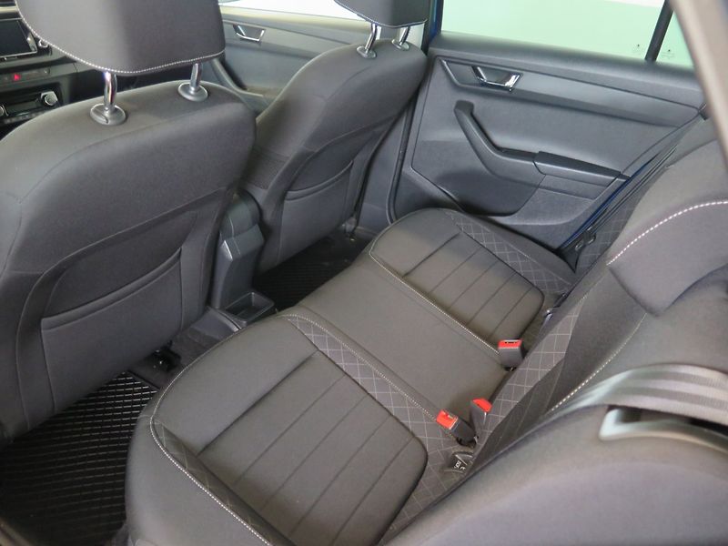 Škoda Fabia (2021) 1.0TSI,kamera,klima,výhřev, - fotka 16 z 26