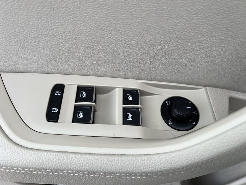 Škoda Superb 2.0TDi 110kw L&K ČR 1.MAJ DPH - fotka 13 z 50