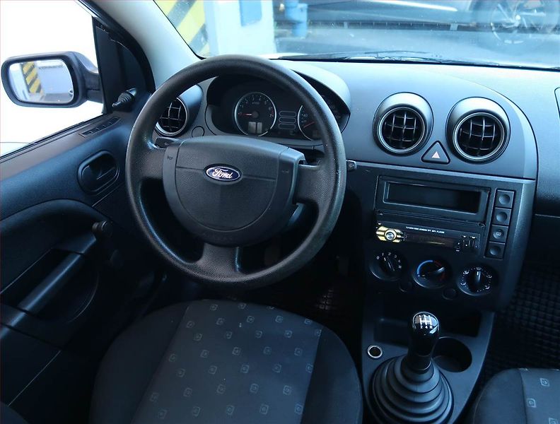 Ford Fiesta (2005) 1.3 i, nová STK, levný provoz - fotka 7 z 13