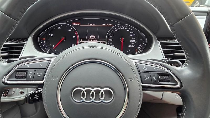 Audi A8 (2017) 4.2 V8 TDI 283 kW quattro - fotka 25 z 40