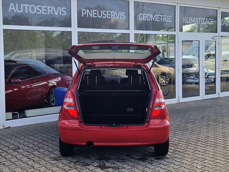 Mercedes-Benz Třídy A 1,7 i 85kW AC VÝHŘEV NOVÁ STK - fotka 9 z 27