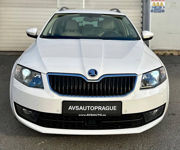 Škoda Octavia (2014) 2.0 TDI 110 KW DSG ACC TAZNE - fotka 2 z 37