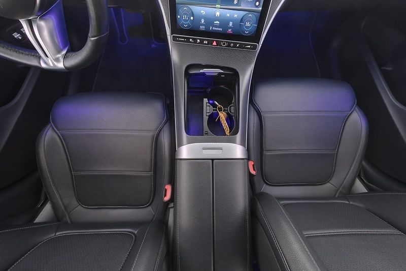 Mercedes-Benz Třídy C 300e Avantgarde Premium 360 - fotka 17 z 26