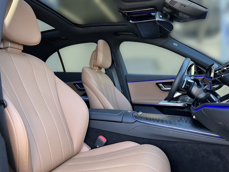 Mercedes-Benz Třídy E 220 d 4MATIC AMG Line Panorama - fotka 16 z 18