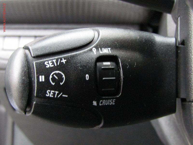Peugeot 2008 (2018) 1.5HDi, Panorama, AC - fotka 13 z 21