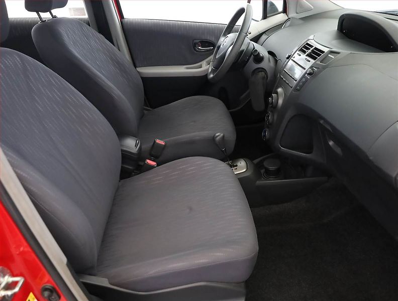 Toyota Yaris (2009) 1.33 Dual VVT-i, Automat - fotka 7 z 15