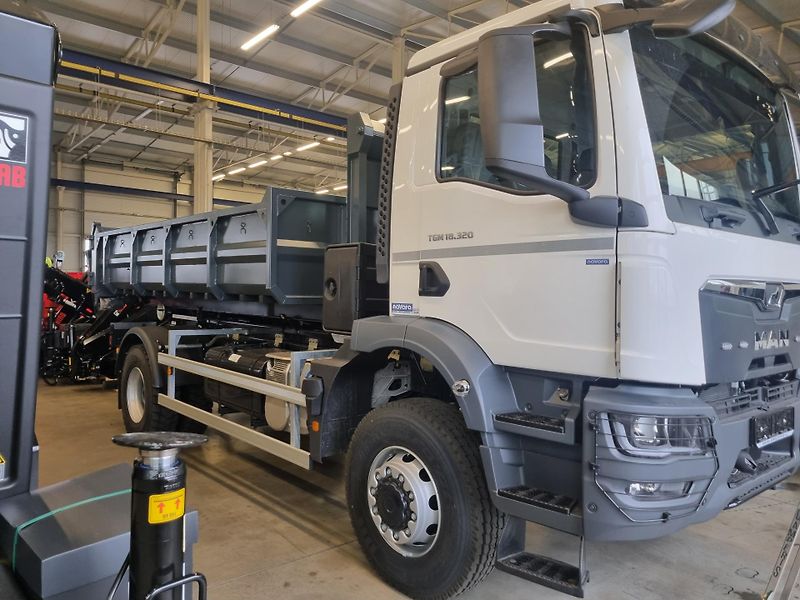 MAN TGM 18.320 4×4 RUKA A KONTEJNER  - fotka 10 z 10