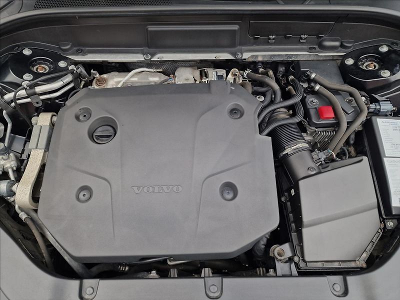 Volvo XC60 B4 145kW AWD Momentum Pro,ČR - fotka 41 z 50