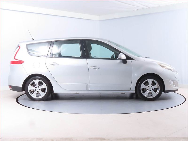 Renault Grand Scénic (2009) 1.9 dCi, 7 míst, Tažné - fotka 6 z 20