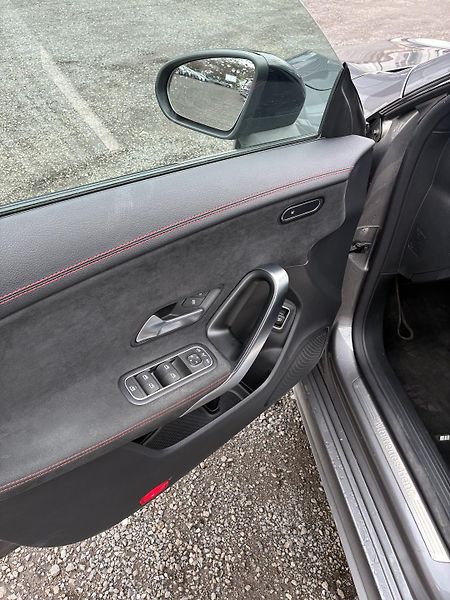 Mercedes-Benz CLA (2024) 200d shooting brake - fotka 12 z 14