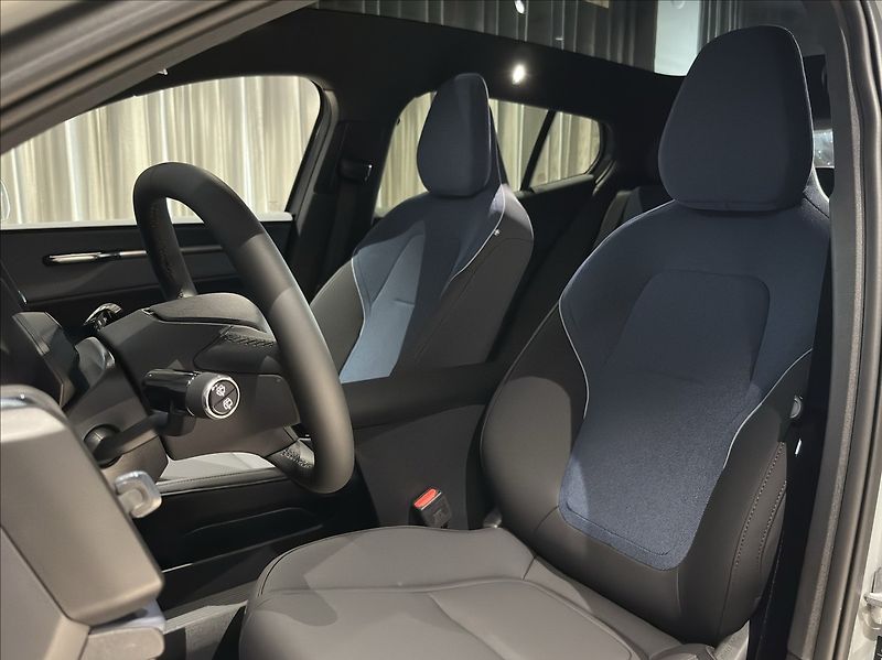 Volvo EX30 (2026) 0,0 P8 AWD  Ultra Cross Countr - fotka 12 z 38