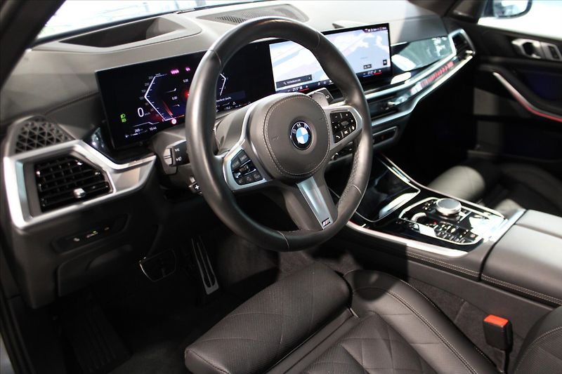 BMW X5 xDrive30d M Sport Pro DAProf/3 - fotka 13 z 34