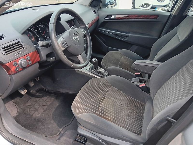 Opel Astra 1.7 CDTI - fotka 9 z 24