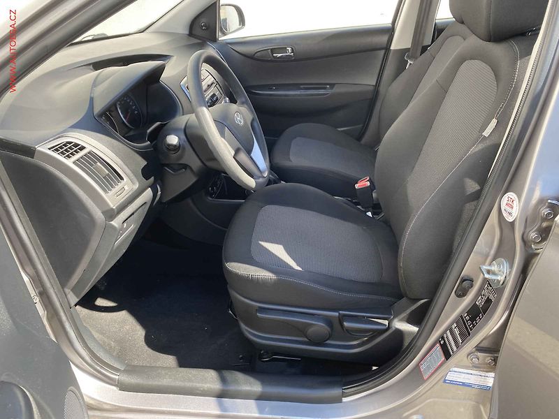 Hyundai i20 (2013) 1.2i, 1.maj,ČR, AC, 1 - fotka 9 z 16