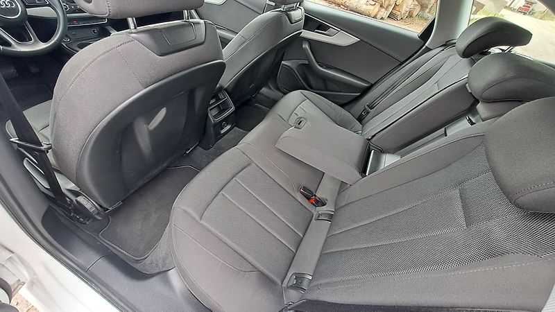 Audi A4 30 TDi S tronic Business line  - fotka 15 z 33