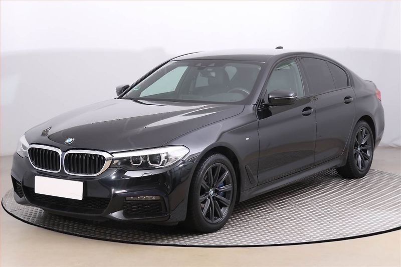 BMW Řada 5 (2019) M Sport 540i xDrive - fotka 2 z 22