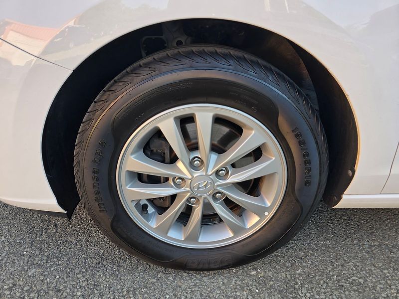 Hyundai i30 1.6CRDi COMFORT LED KAMERA NAV - fotka 38 z 39