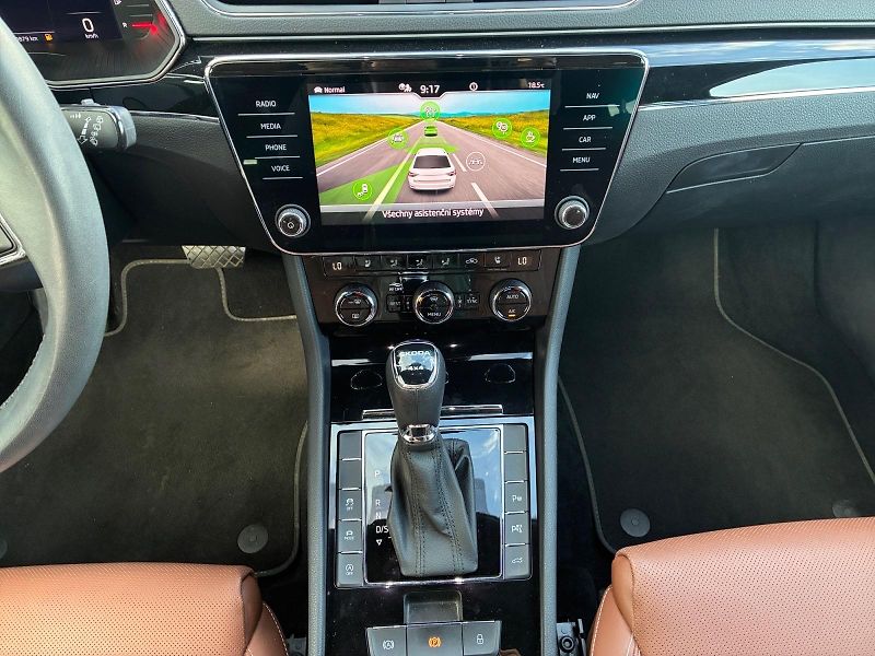 Škoda Superb (2023) L&K 2.0TDI 147kW DSG 4x4 CZ  - fotka 10 z 11