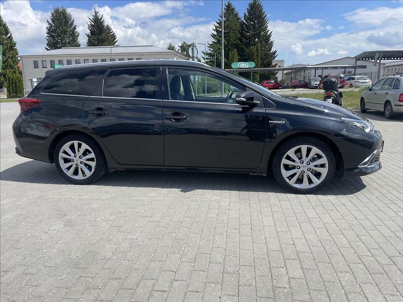 Toyota Auris 1,8 i 73kw Hybrid e-CVT bez ko - fotka 5 z 40