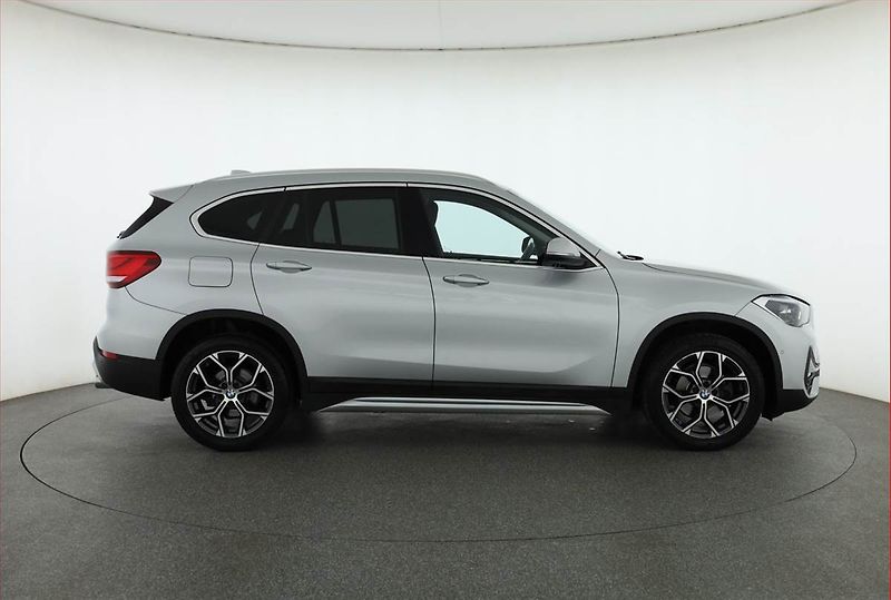 BMW X1 (2020) sDrive18d, Automat, ČR,1.maj - fotka 6 z 20