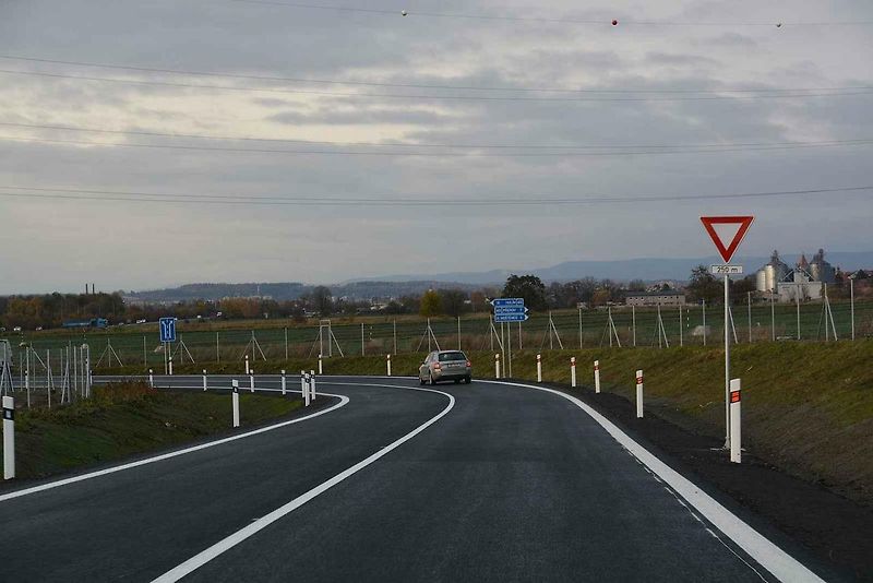 Řidiči, kteří míří po dálnici D1 z Kroměříže na Přerov, mohou už od listopadu u Říkovic najíždět na novou rampu.