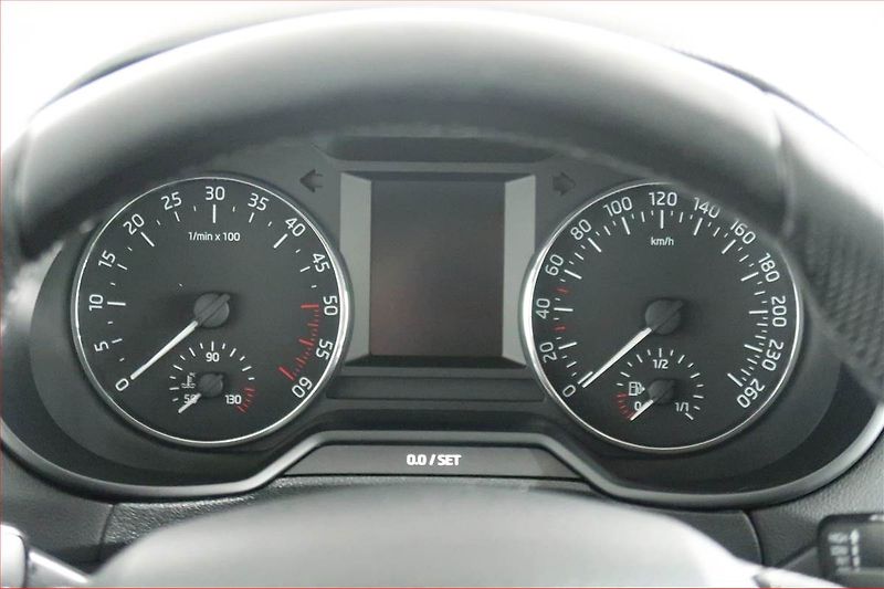 Škoda Octavia (2015) 1.6 TDI, Automat, Kůže, Navi - fotka 11 z 17