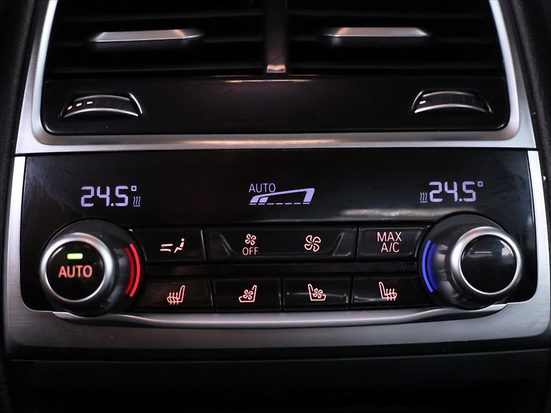 BMW Řada 7 3,0 740d 235kW xDrive LED - fotka 30 z 38
