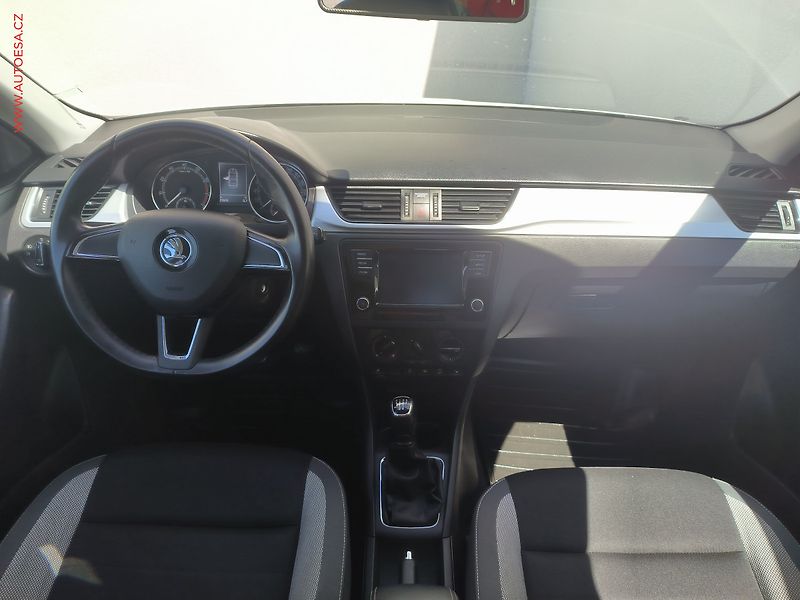 Škoda Rapid (2018) 1.0 TSI, ČR, AC, výhřev sed - fotka 8 z 16