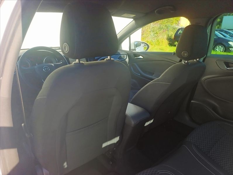 Opel Astra 1,4 Turbo Navi Kamera Tempomat - fotka 21 z 37