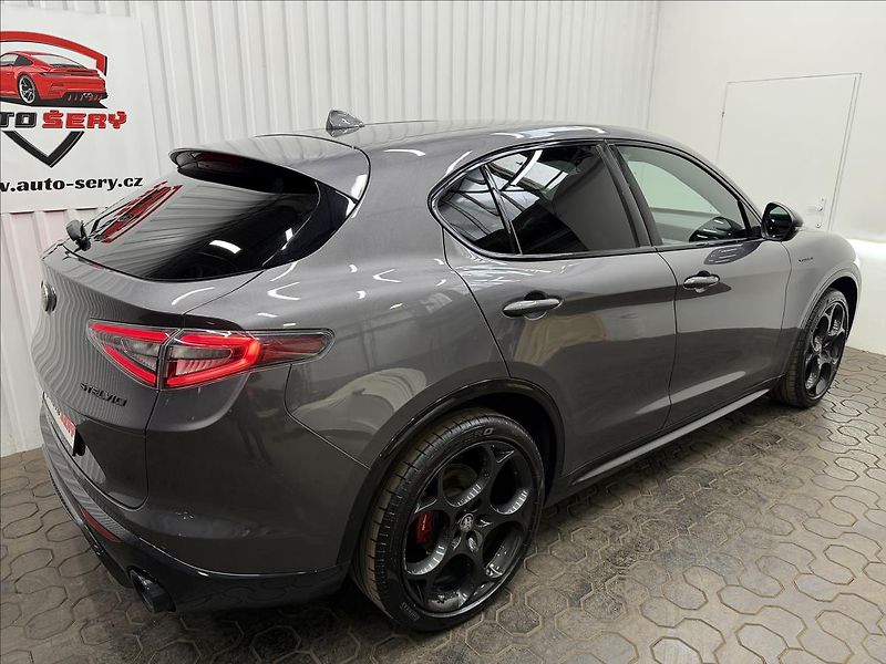 Alfa Romeo Stelvio VELOCE 154kW Q4 H&K LED R21 - fotka 8 z 41