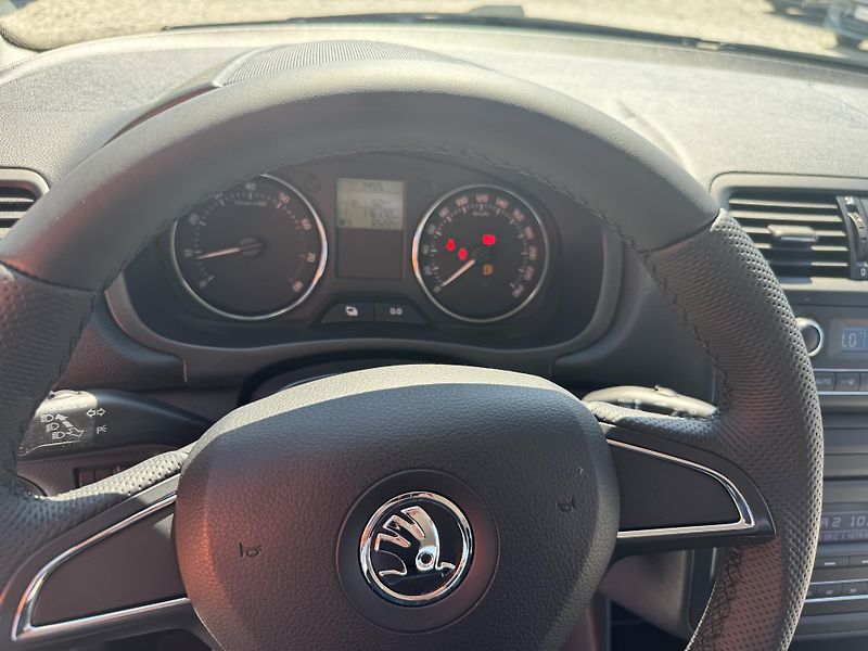 Škoda Fabia (2014) 1.4-16V(63KW)rezervace - fotka 17 z 38